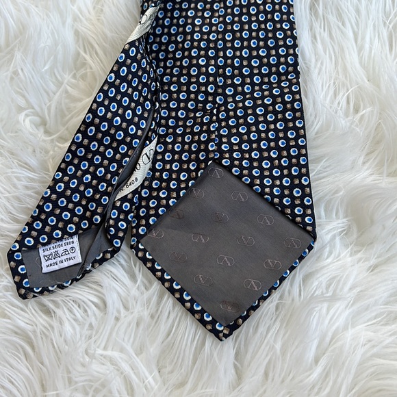VALENTINO Polka Dot Luxury Tie 100% Silk - Picture 3 of 6